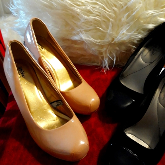 Life Stride Shoes - Life Stride Shoes, 2 Pair, Size 7 & 8. Can separate.  Price dropped $22